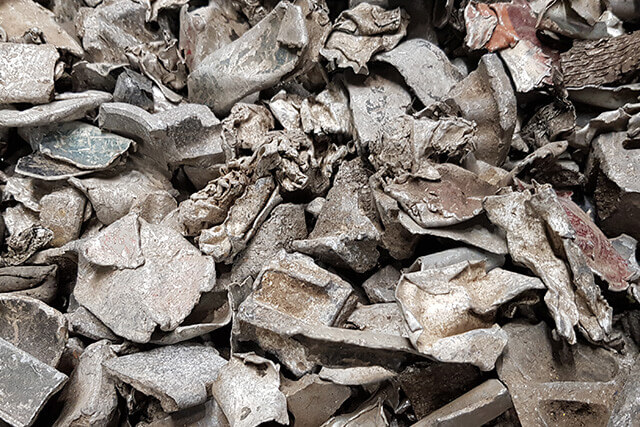 Detailbild von recyceltem Aluminium-Knetguss in der Größe 40-80 mm - auch als Twitch benannt